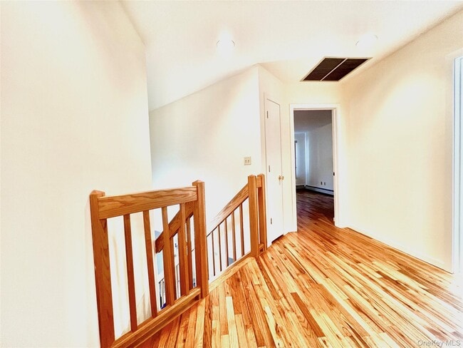 Building Photo - 15 Evon Ct