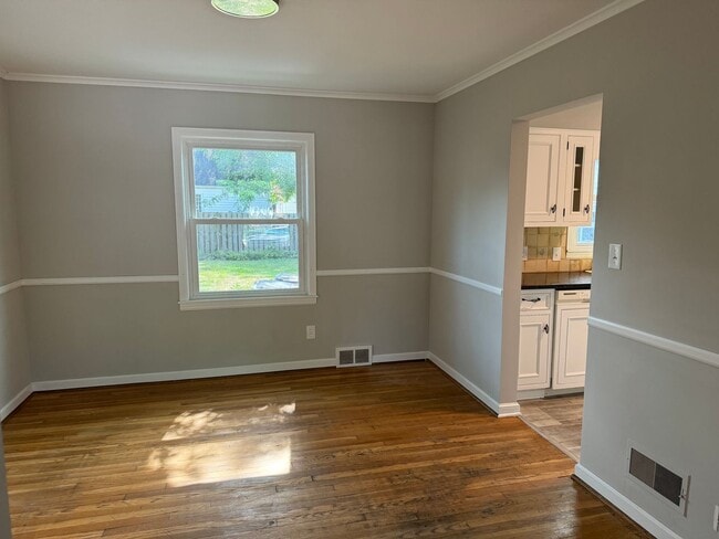 Building Photo - 3 Bedroom 2 Bathroom Single Family Home in Upper Arlington