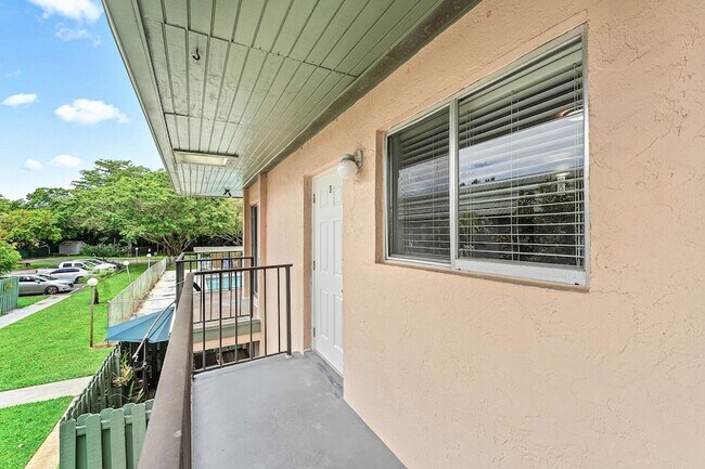 Building Photo - 1866 Fairview Villas Dr