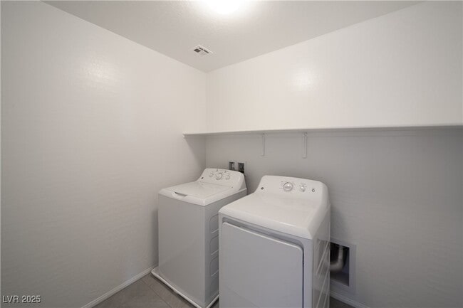 Building Photo - 5421 Scotch Cap Dr