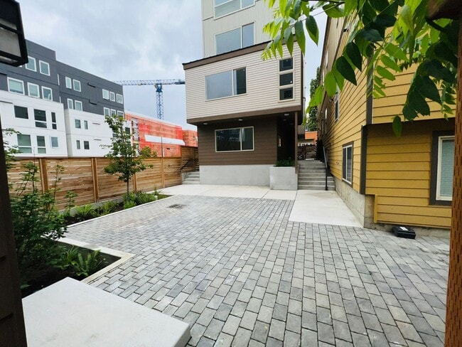 Building Photo - South Lane Apartments
