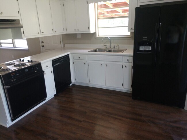 Kitchen - 486 Saddle Club Rd