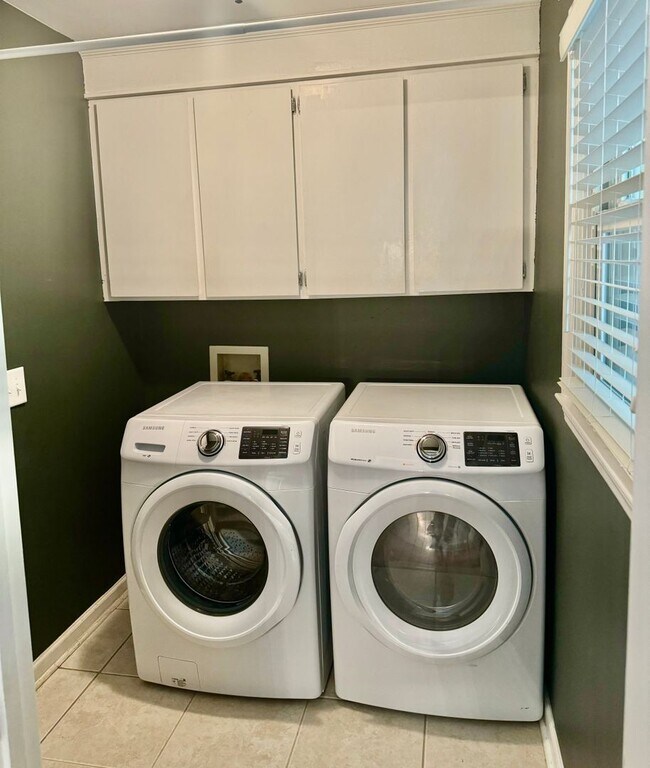 Building Photo - 3/2 Brick Home in Crowfield Plantation in Goose Creek!