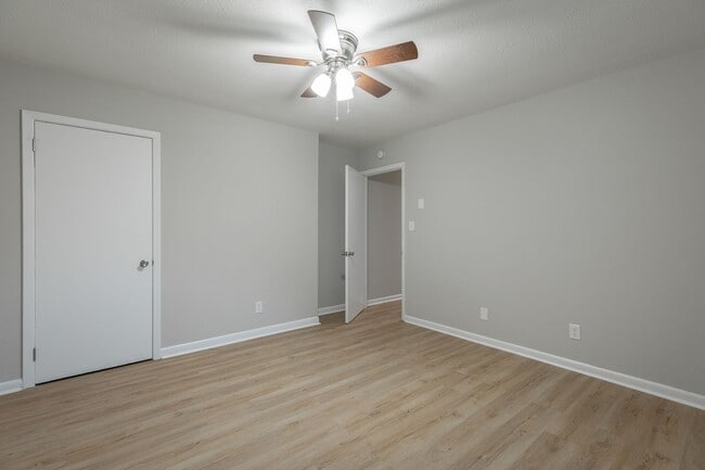 Building Photo - 3339 Pinewood Ave