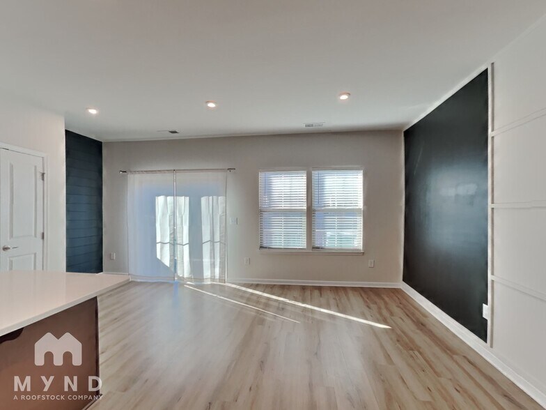 Building Photo - 308 Poplar Leaf Way