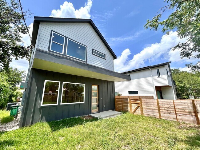 Building Photo - 5605 Samuel Huston Ave