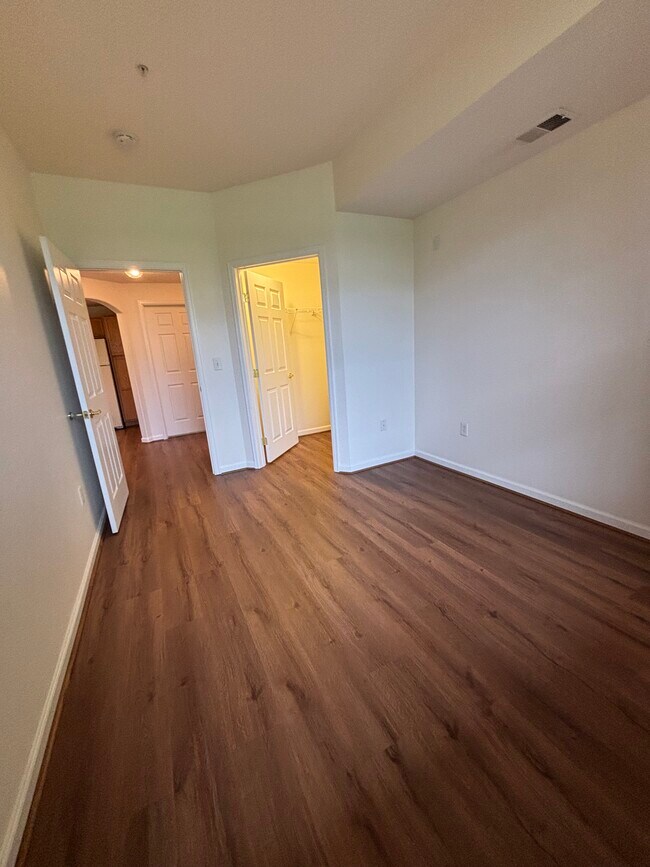 Building Photo - 5726 N Genoa Way