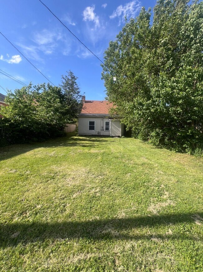 Building Photo - 4 Bed 2 Full Bath! PENDING