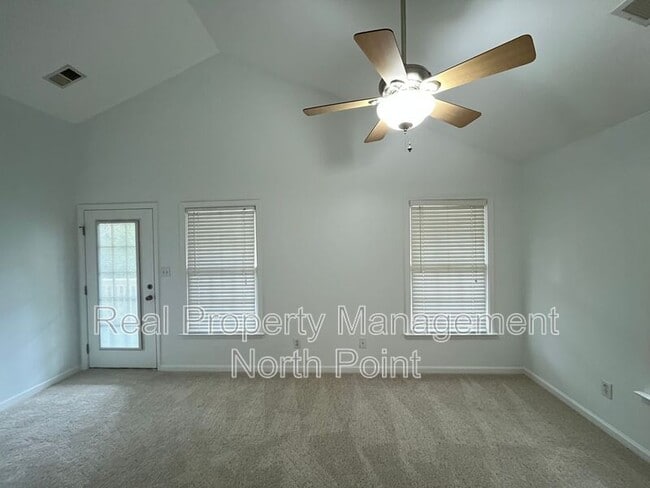 Building Photo - 889 Crew St SW