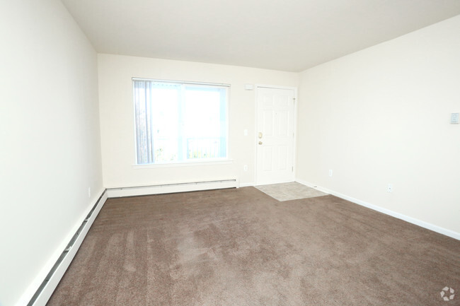 1BR, 1BA, 600sf - Living Room - Kings Lane Apartments