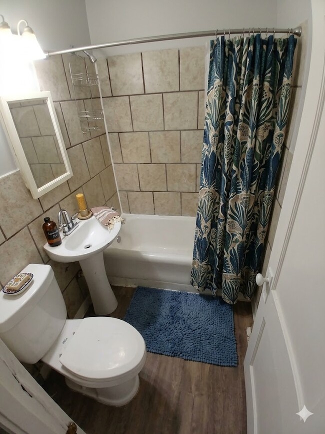 Building Photo - 1826 Green St