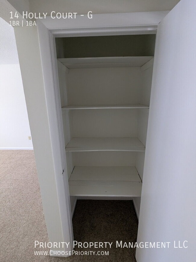 Building Photo - 14 Holly Ct