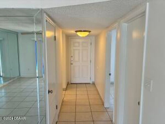 Building Photo - Ocean Front Condo in Ormond Beach