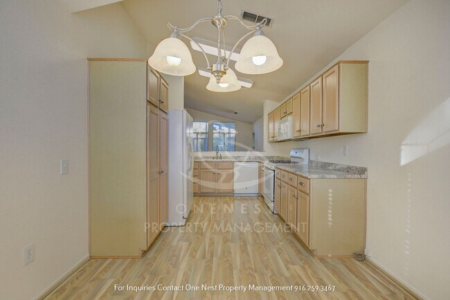 Building Photo - Welcome to Your Dream 55+ Oasis in Sun City Roseville!