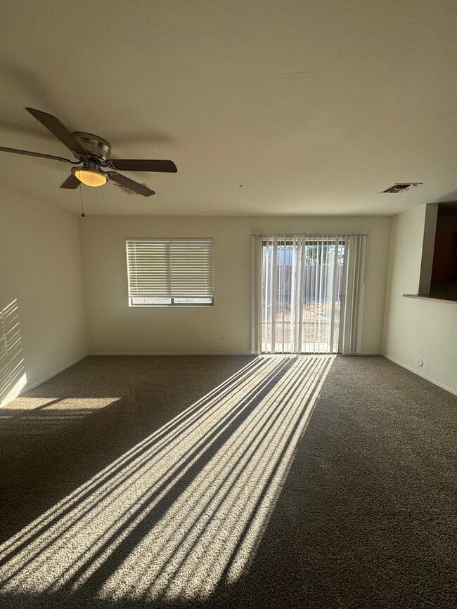 Building Photo - 4 BEDROOM IN PARK MEADOWS