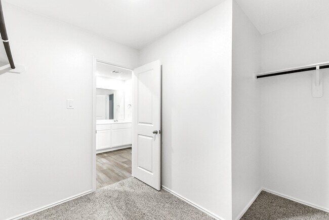 Building Photo - 3710 Turnpike Dr