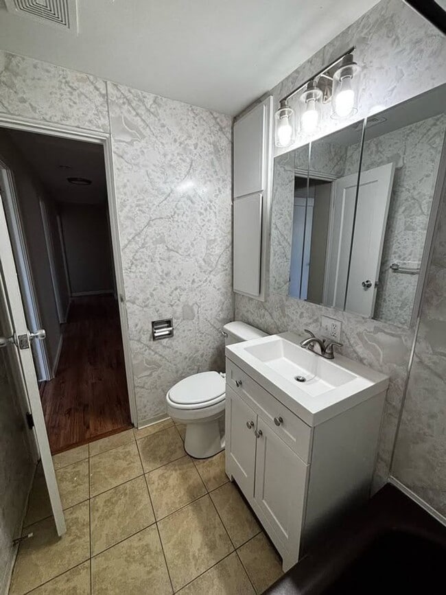 Building Photo - Charming 3-bedroom 1-bath house with yard in Nampa, ID!