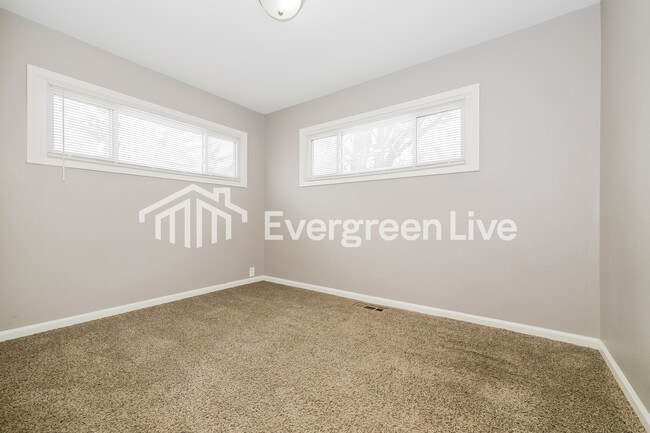 Building Photo - 7208 E 108th St