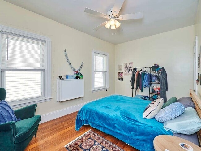 Building Photo - 48 Wordsworth St