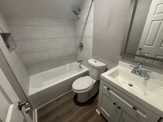 Building Photo - Beautifully Remodeled Home / Plenty of Add...