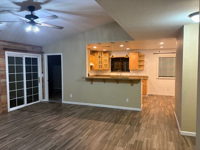 Building Photo - Great 4 bedroom home with pool