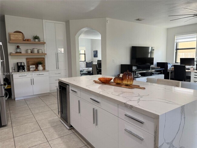 Building Photo - 180 SE 36th Ave