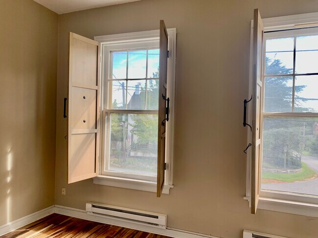 Building Photo - 1701 W Doe Run Rd