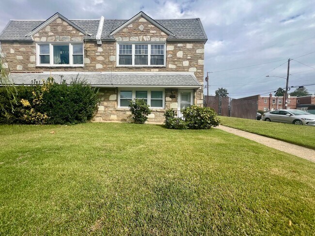 Building Photo - Stunning 2-Bedroom Apartment in Rhawnhurst! Available NOW!