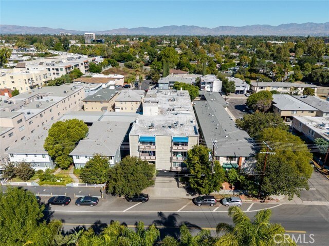 Building Photo - 13543 Moorpark St