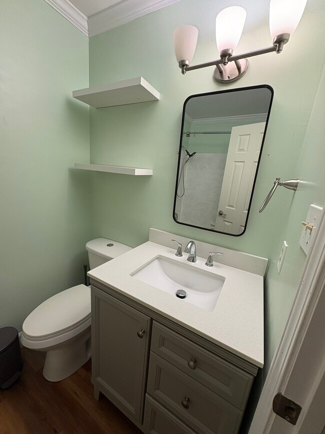 Building Photo - 901 James St