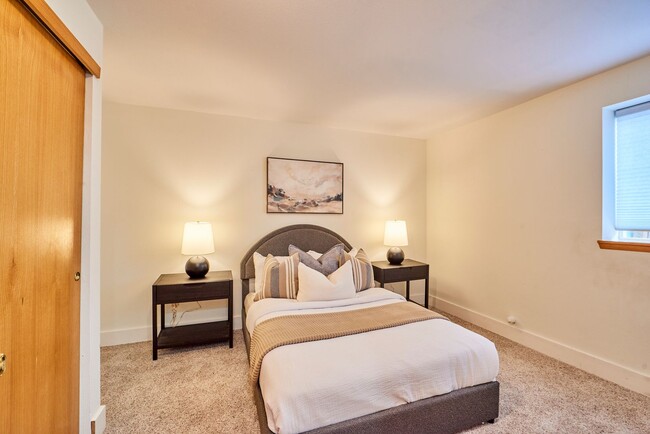 Building Photo - Delightful 3 bedroom home near Matthews Be...