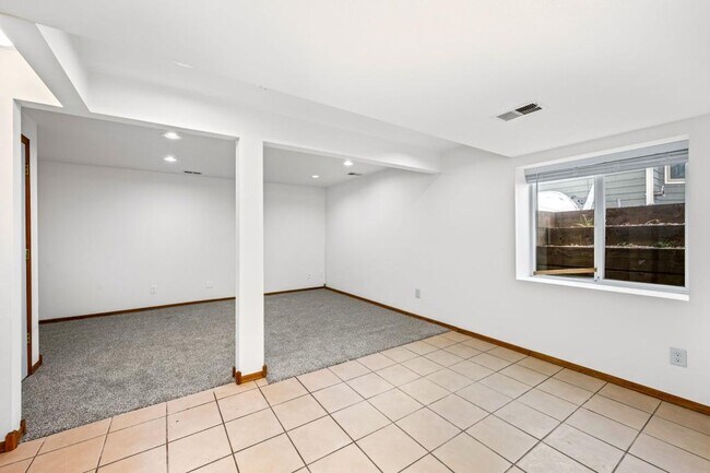 Building Photo - 749 Peregrine Run