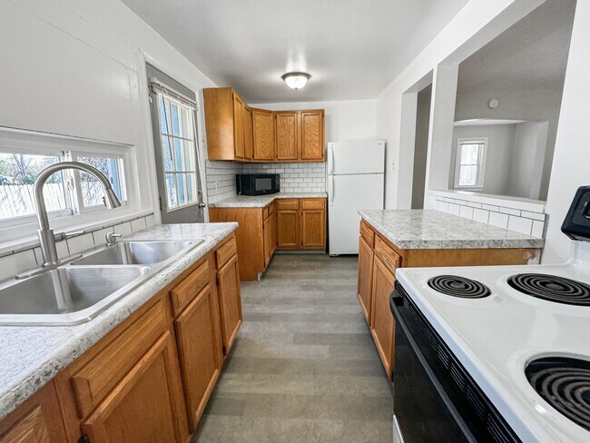 Building Photo - Own Your Own 3 Bedroom Home