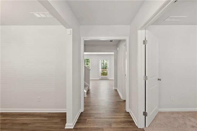 Building Photo - 1139 Lookout Ave NW