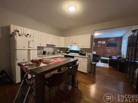 Building Photo - 9 Stearns Rd