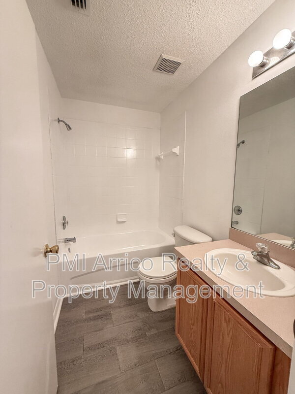 Building Photo - 7328 E Bank Dr