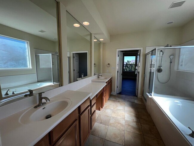 Building Photo - 15224 Interlachen Dr