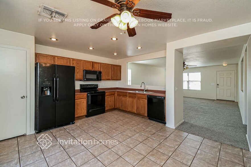 Building Photo - 11304 E Quarry Ave