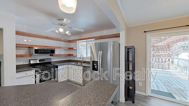 Building Photo - 4018 Goldenrod Dr