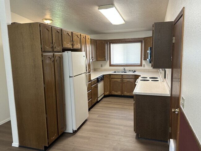 Building Photo - 202 Fern Ln
