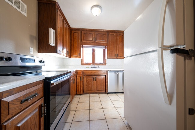 Building Photo - 5922 Portland Ave