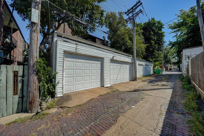 Building Photo - 3548 Victor St