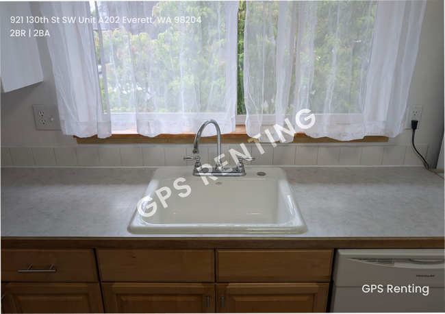 Building Photo - Renovated Bright and Open 2/2 Townhouse!!!