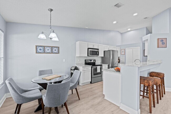 Building Photo - 1599 Bayridge Pl