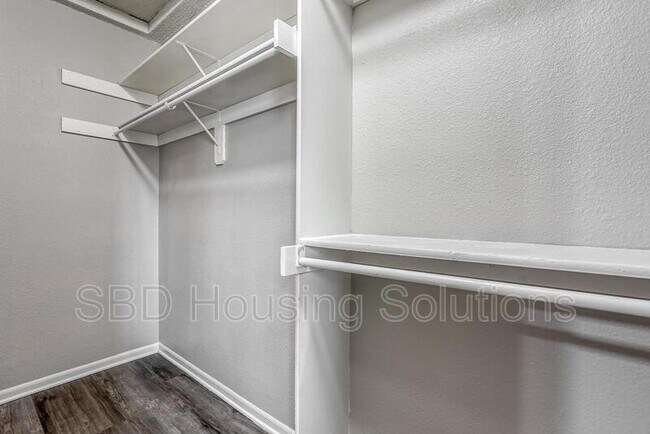 Building Photo - 106 NE Dogwood