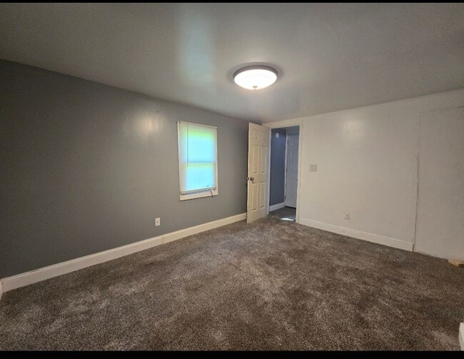 Building Photo - 1 Bedroom House In Alton