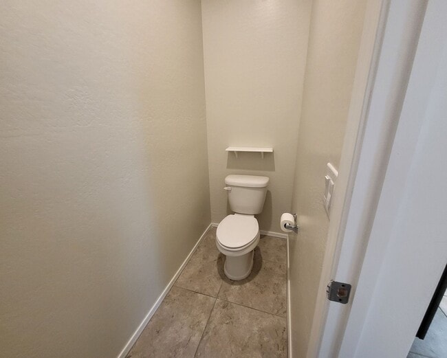 Building Photo - 3 Bedroom 2 Bathroom Magma Ranch Home