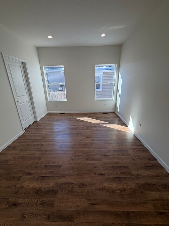 Building Photo - 3 Bedroom | 2 Bathroom | 1 Car Garage | Springfield MO!