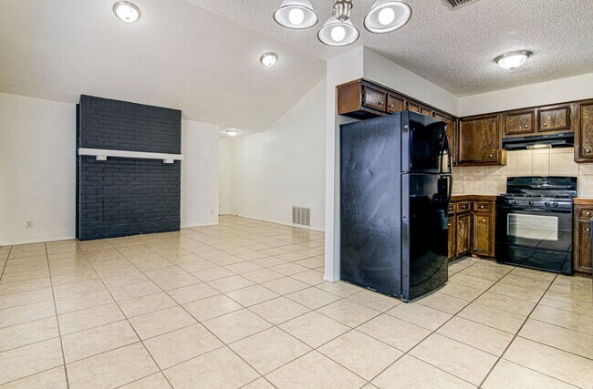 Building Photo - 1202 Westcott Dr