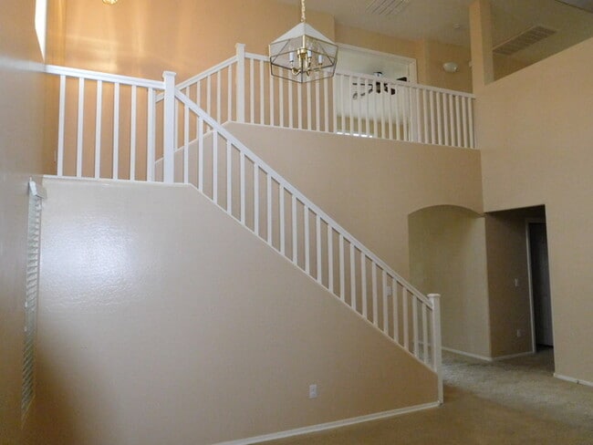 Building Photo - Huge 2700 SFT, Golf-view Community in Villages at Queen Creek!